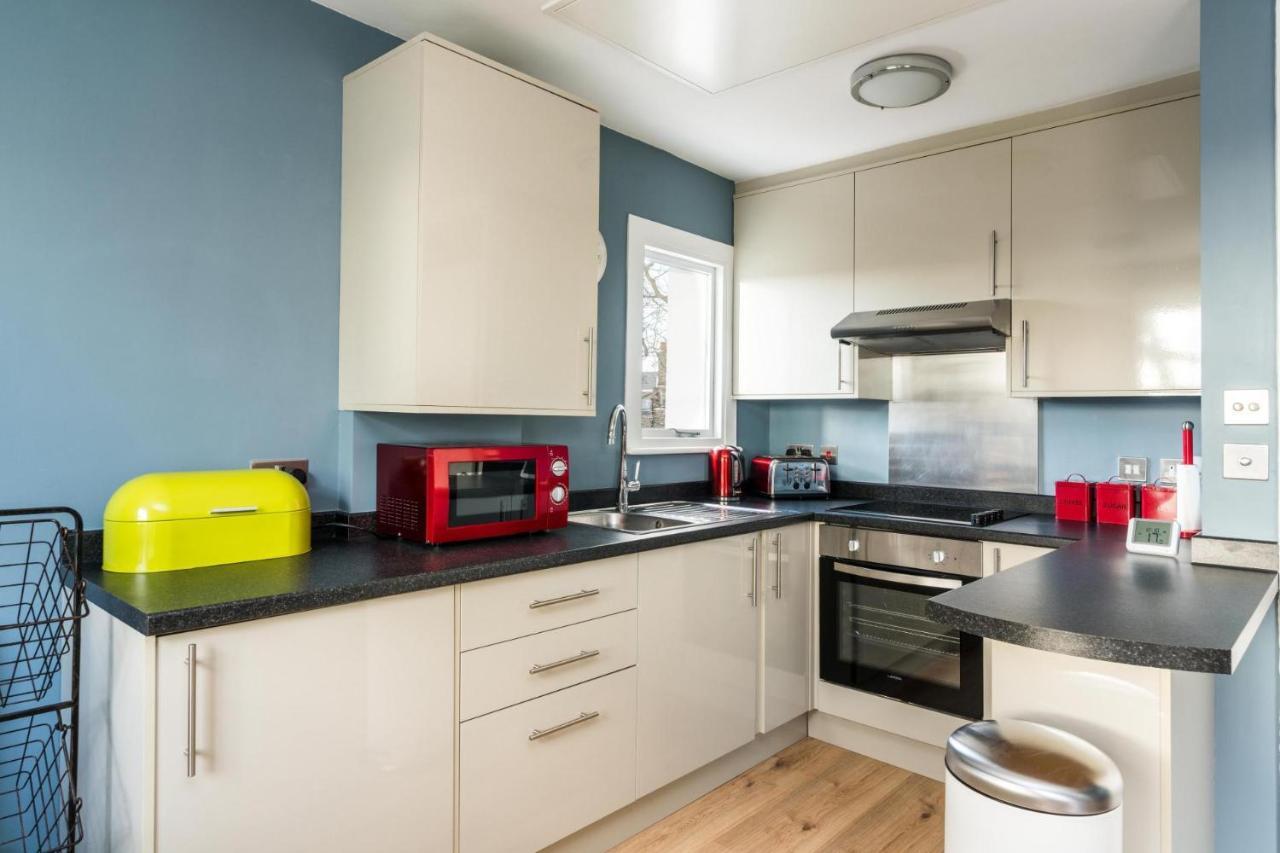 Appartamento Superb 1Bd Flat In The Heart Of Camden Town Londra Esterno foto