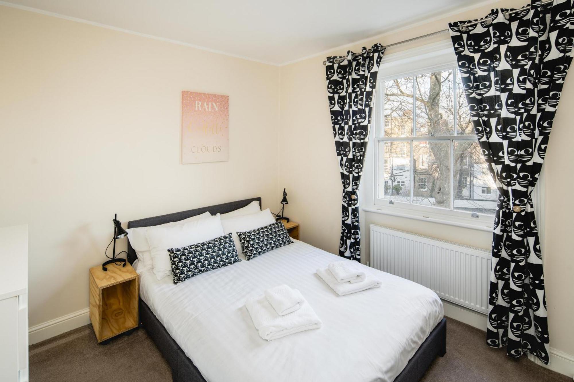 Appartamento Superb 1Bd Flat In The Heart Of Camden Town Londra Esterno foto