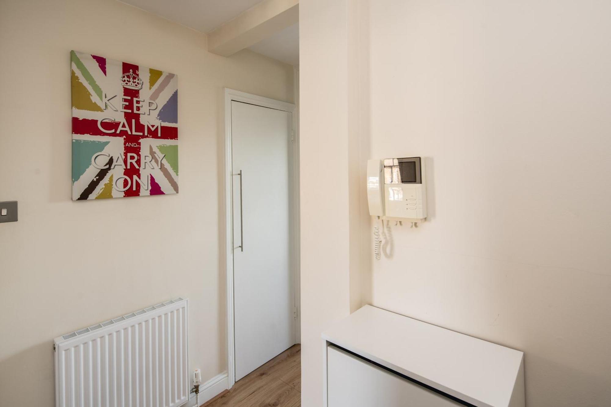 Appartamento Superb 1Bd Flat In The Heart Of Camden Town Londra Esterno foto