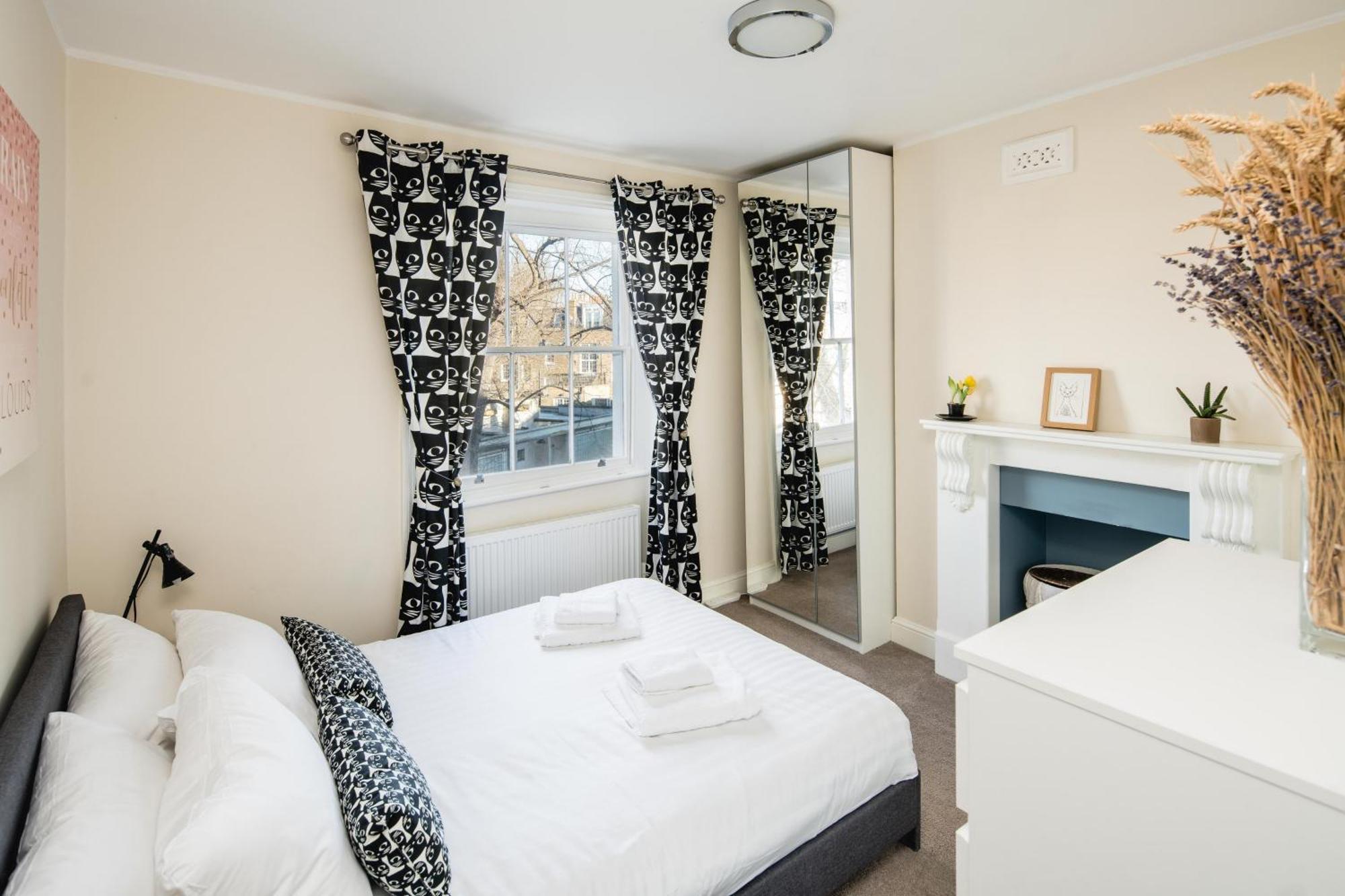 Appartamento Superb 1Bd Flat In The Heart Of Camden Town Londra Esterno foto